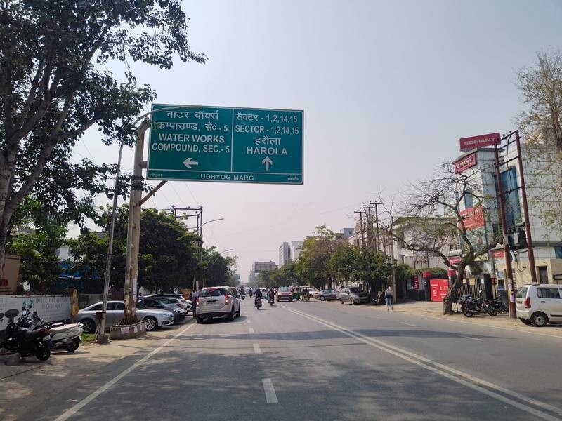 Sector 5_a street sign on the side of a road