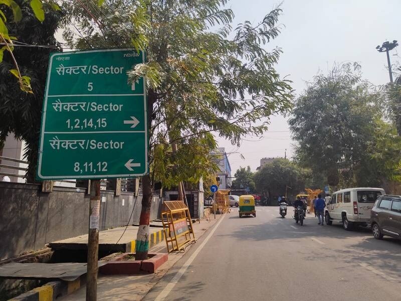 Sector 8_a street sign on the side of a road