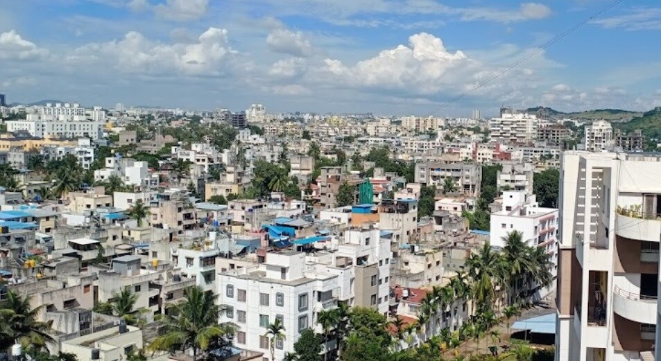 Karve Nagar_a city with lots of buildings and lots of trees