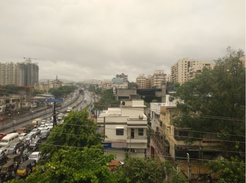Padmavati_a city street filled with lots of traffic