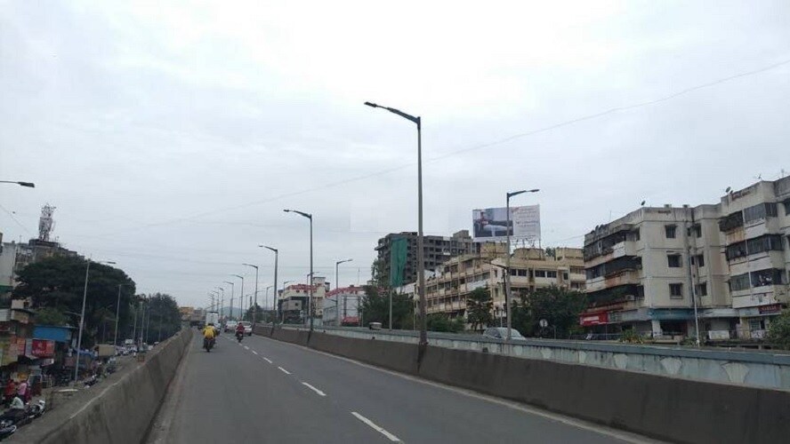 Sahakar Nagar_a city street filled with lots of traffic