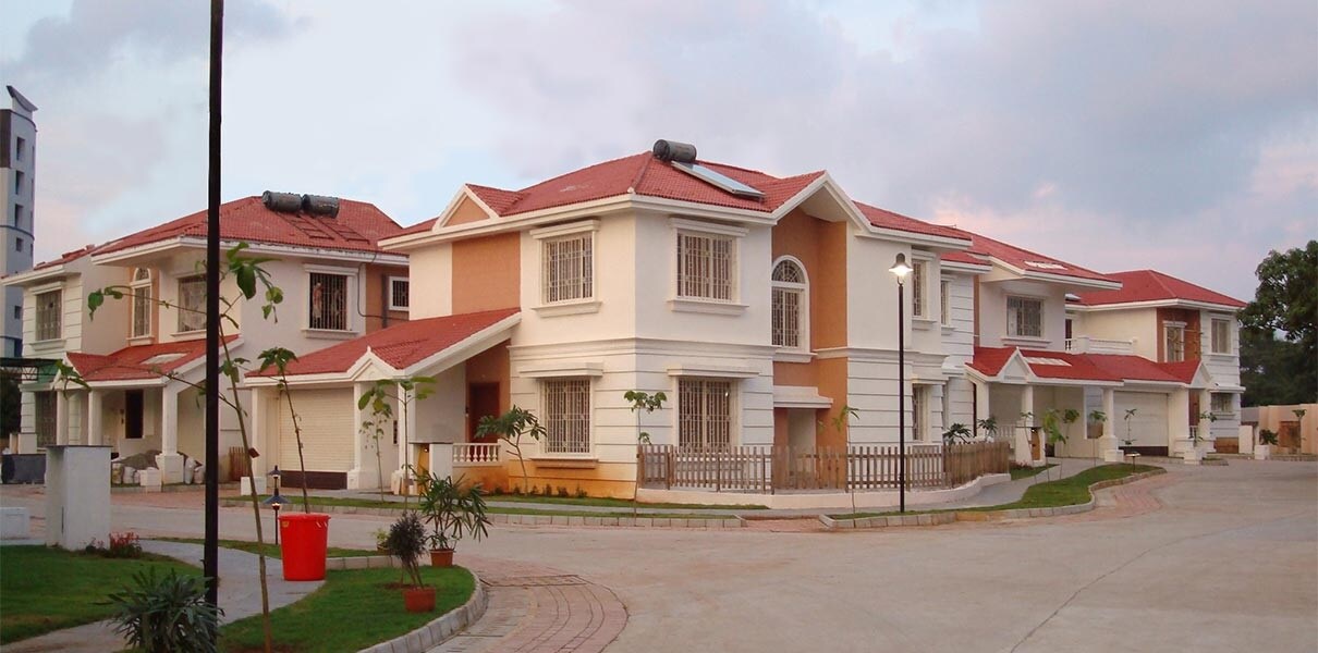 Vasant Vihar_a house with a red roof and a white house
