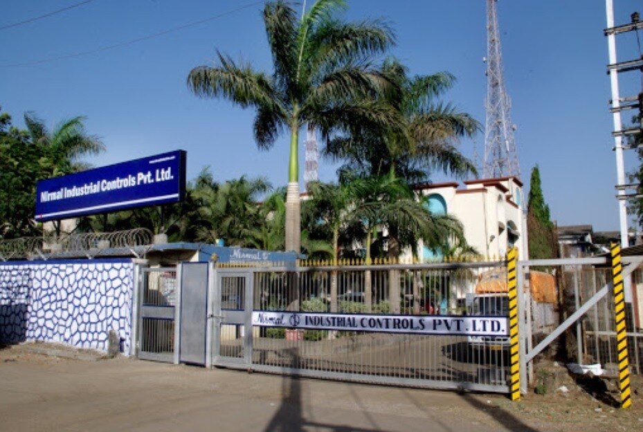 Asangaon_a sign that is on the side of a building