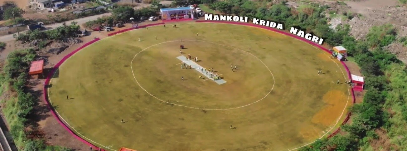 Mankoli_a park with a bunch of people on it