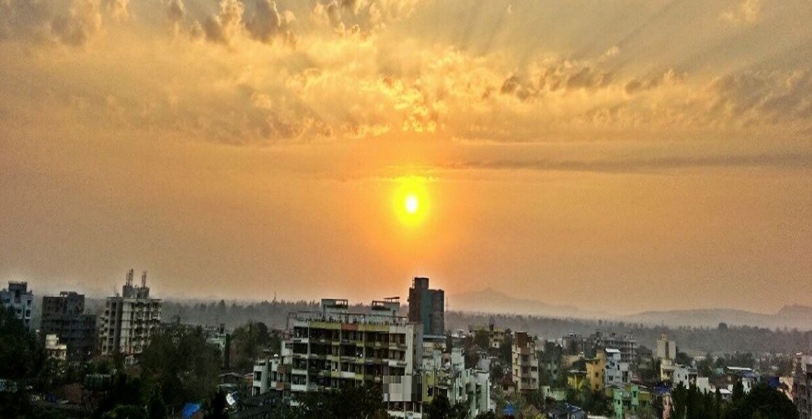 Titwala_a city at sunset with a city skyline