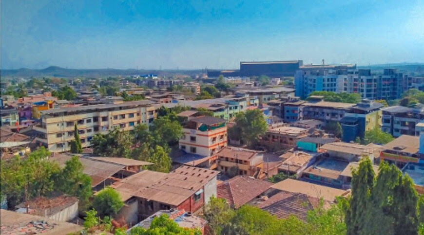 Vasind_a city with lots of buildings and trees
