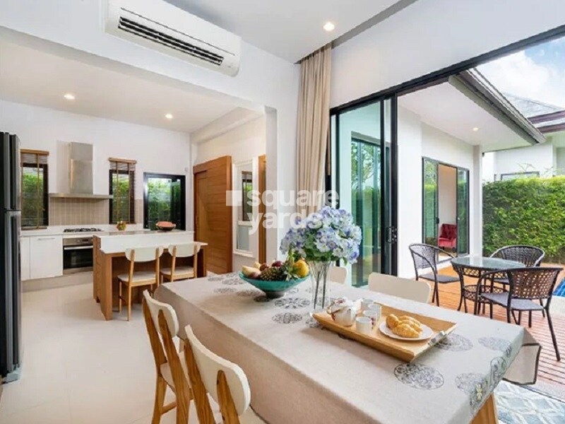 Coronation Amy Villa