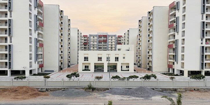 LDA Aishbagh Heights Cover Image