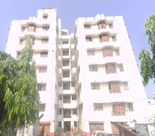 Arunachalam Apartments Husainganj Featured Image