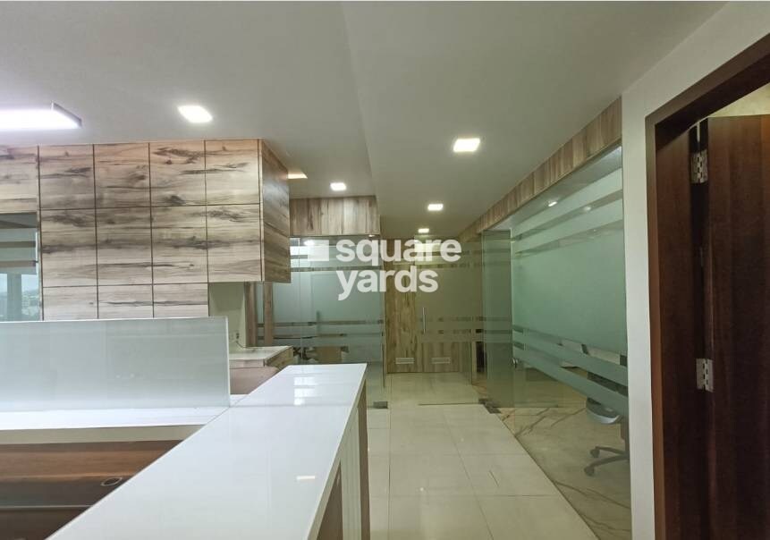 215 Atrium Amenities-Features 3