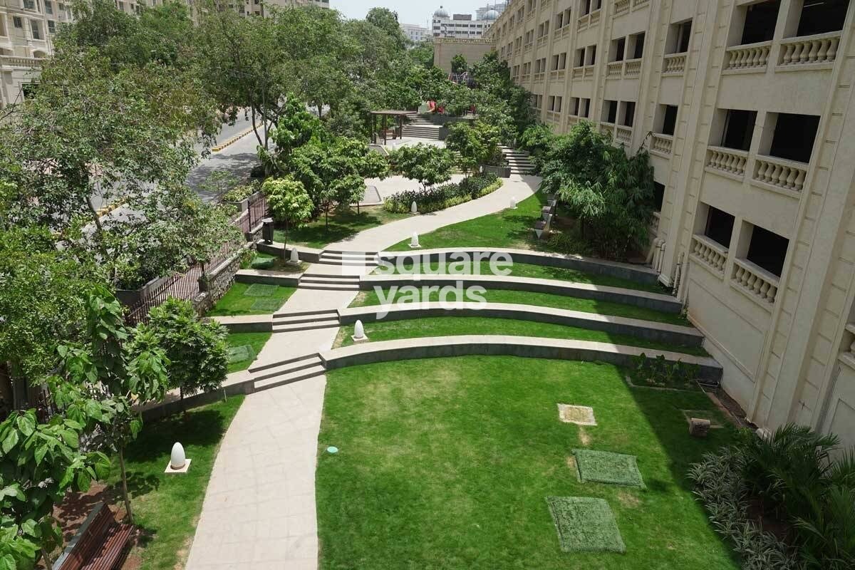 Hiranandani Castle Rock