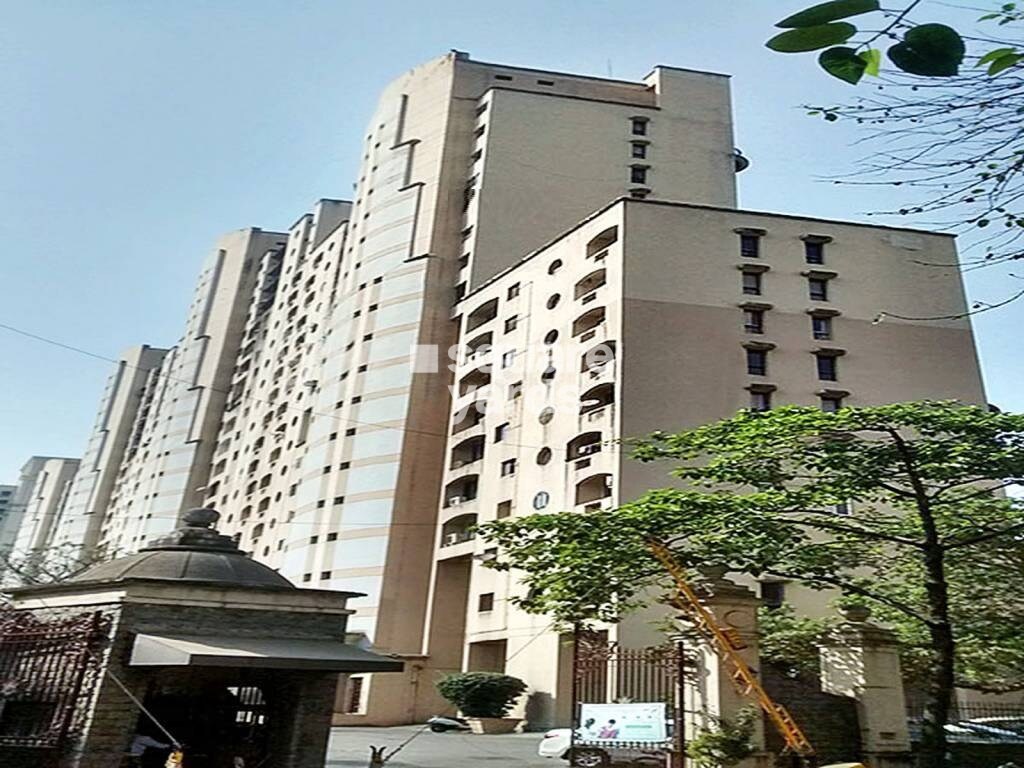 Hiranandani Gardens Lake Castle Tower View