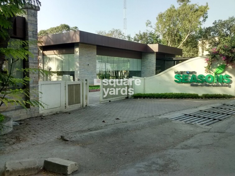 Hubtown Seasons Entrance View