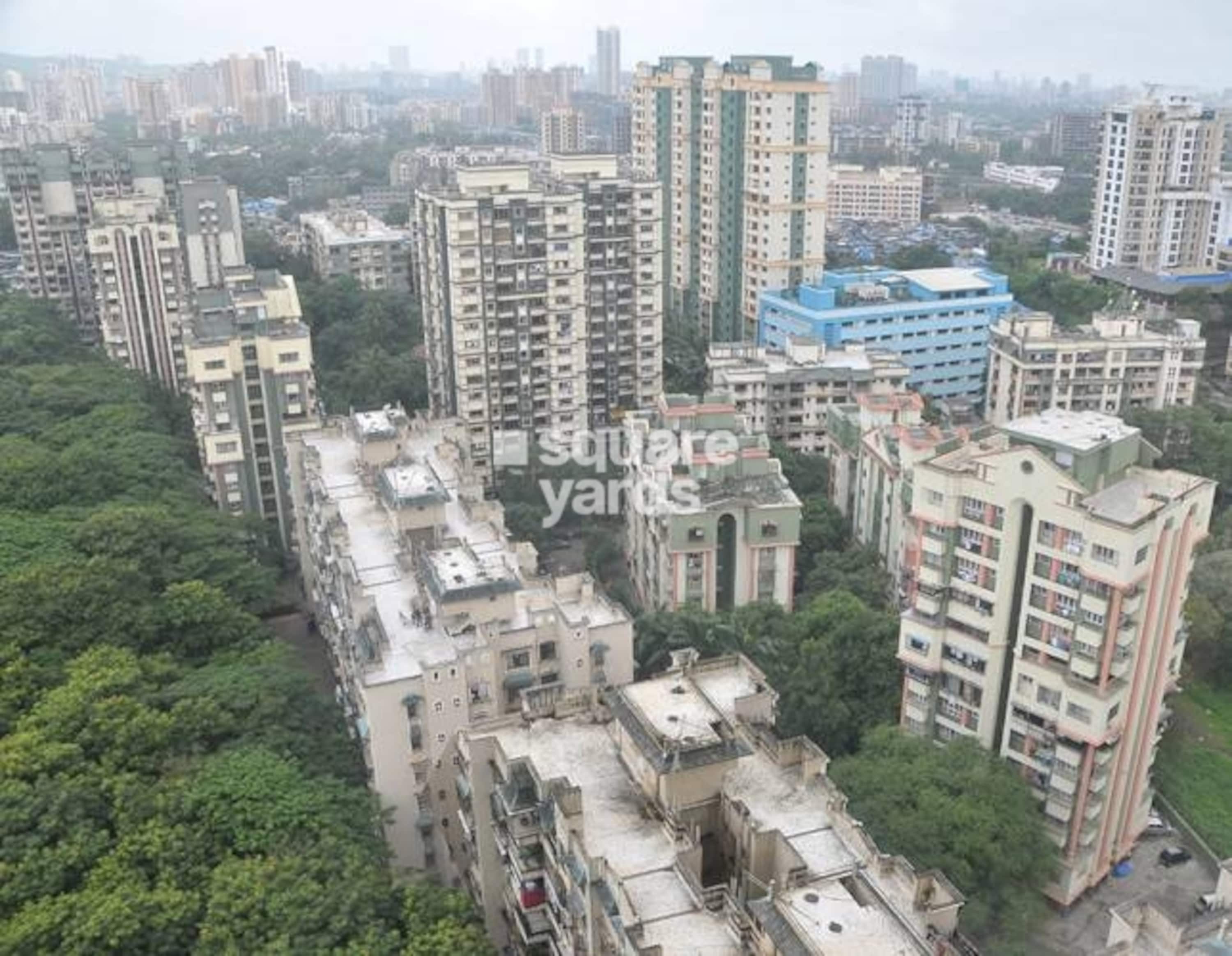 Resale 1 Bedroom 450 Sq.Ft. Apartment in Palm Springs, Malad West