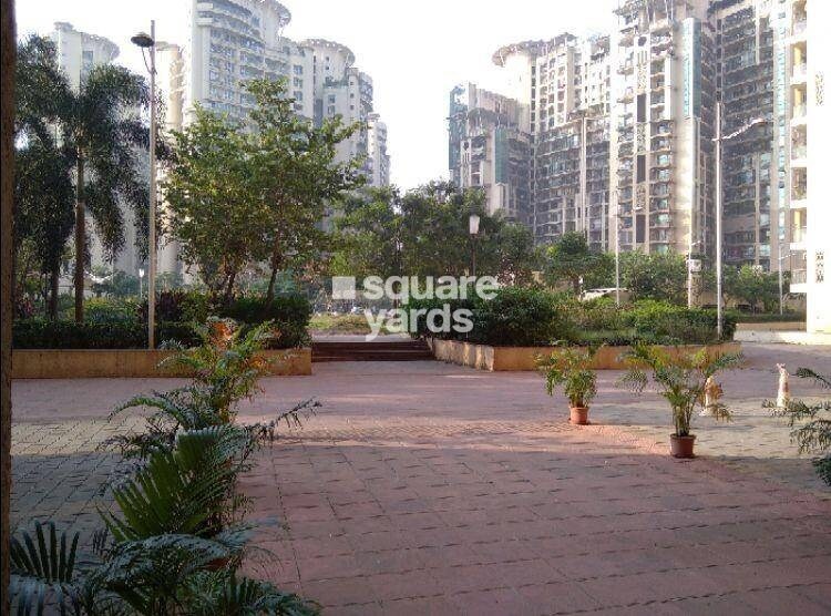 Nahars Optionz Shopping Plaza CHS Tower View