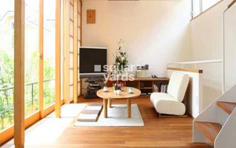 Nine Globe Hazel Tower