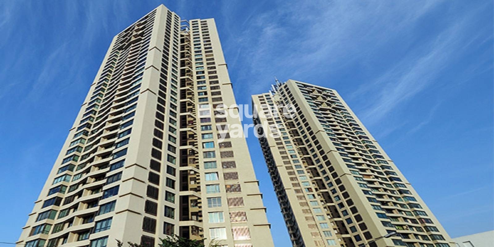 Rental 2.5 Bedroom 900 Sq.Ft. Apartment in Oberoi Realty Woods