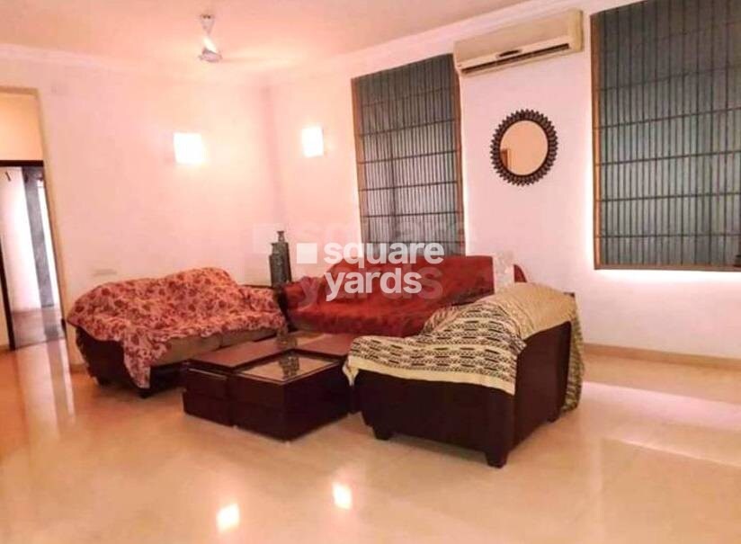 Raj Niketan Apartment