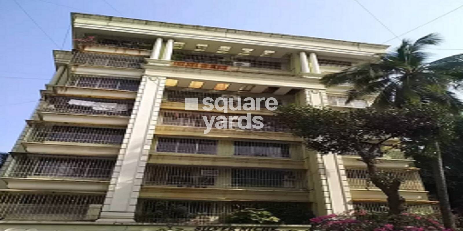 Silver Niche Apartment