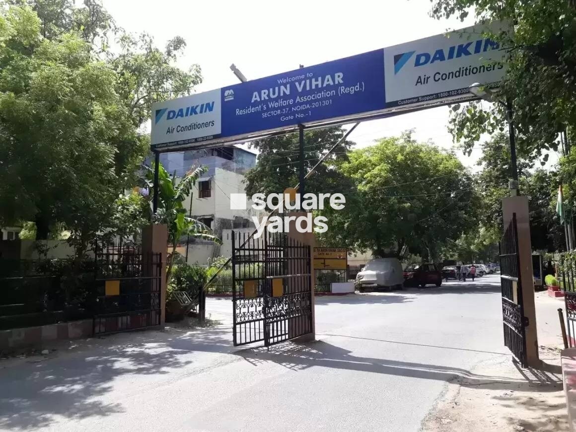 Arun Vihar Sector 37 Entrance View