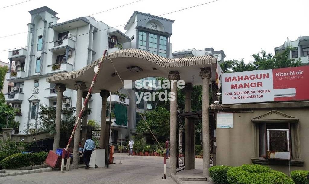 Mahagun Manor Entrance View