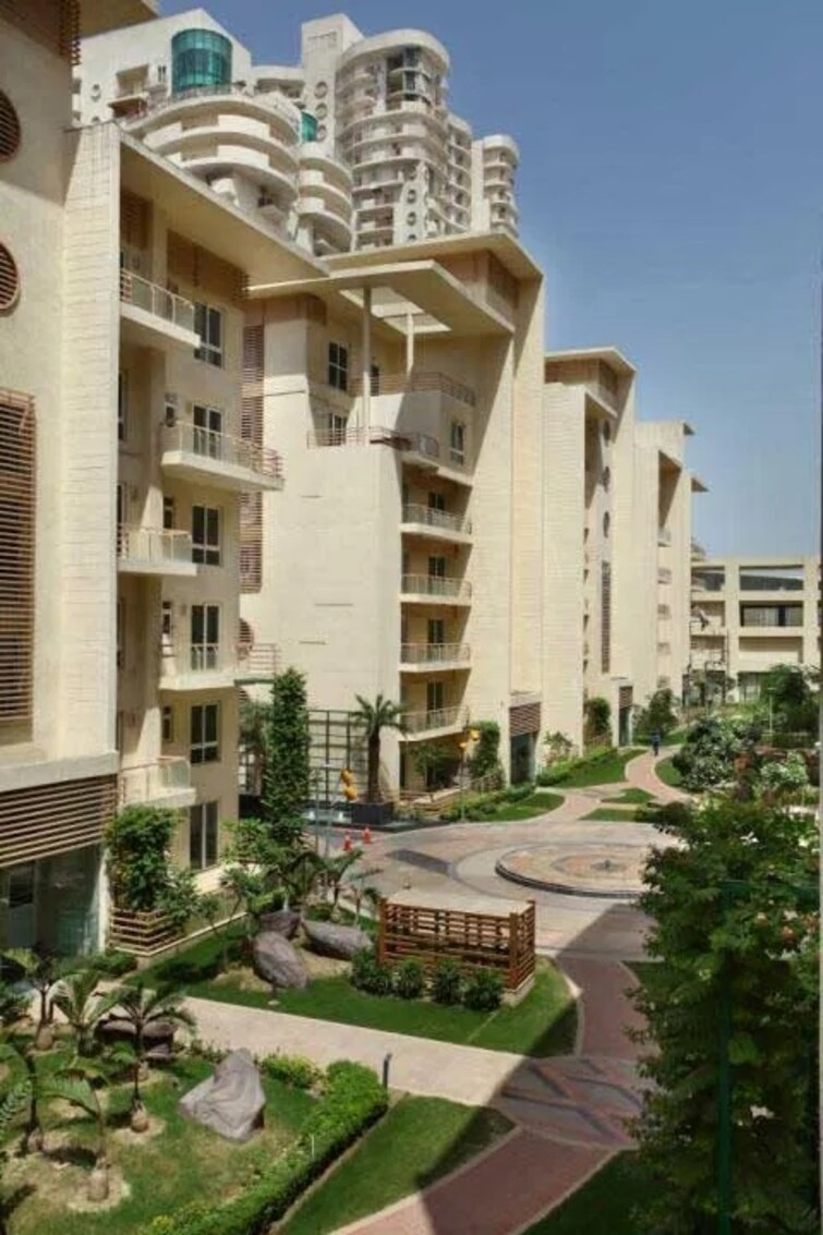 Mahagun Moderne Low Rise Amenities-Features 2