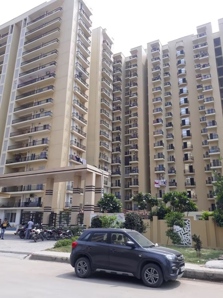 Maxblis Grand Kingston Apartment Exteriors