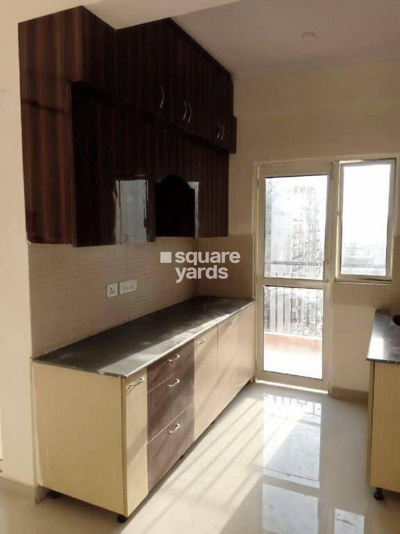 Maxblis White House-II