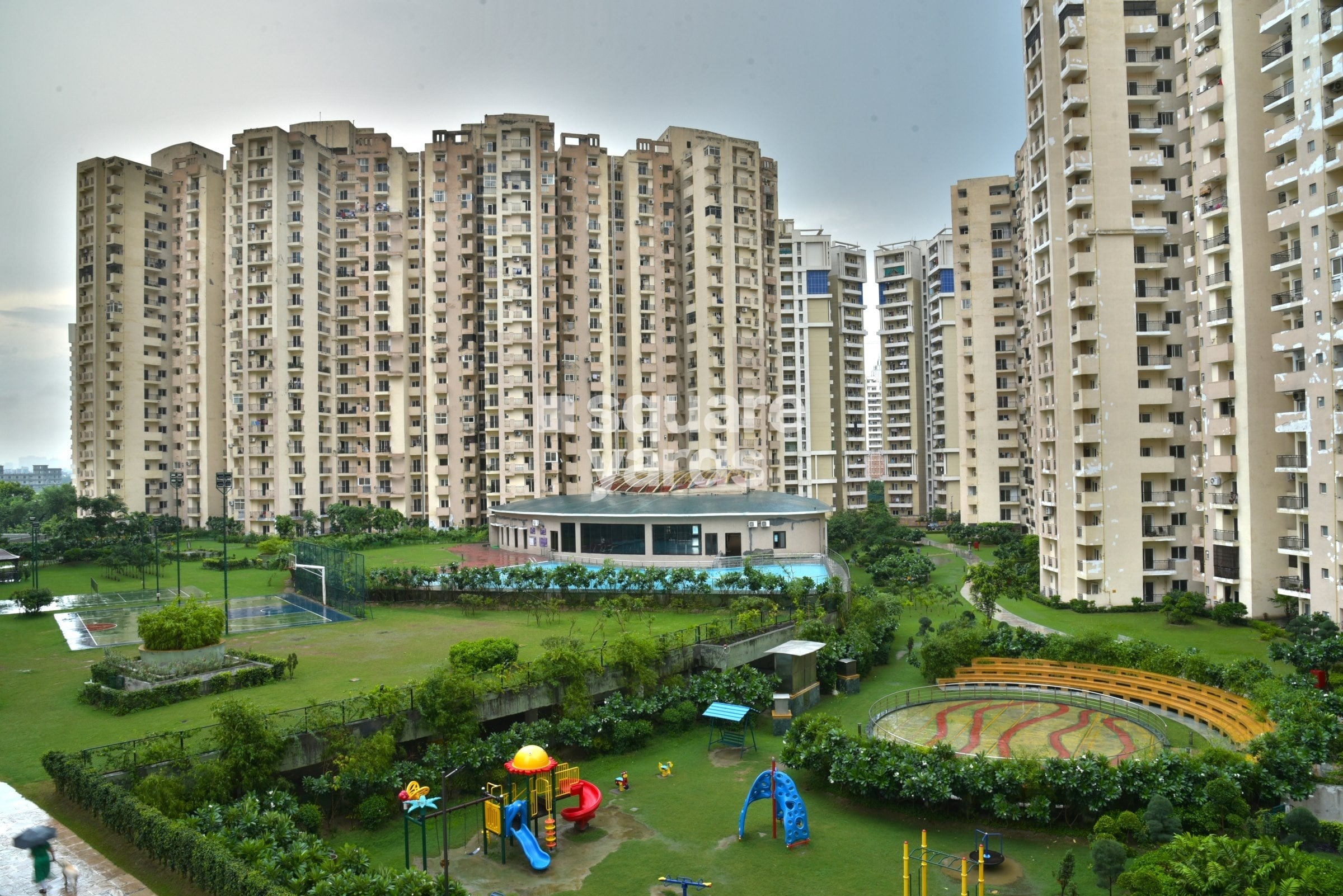 Paramount Floraville Tower View 1