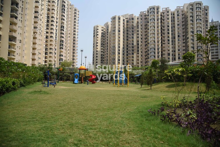 Paramount Floraville Tower View 5