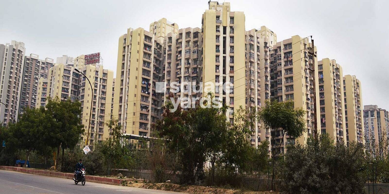 Prateek Laurel Tower View 1