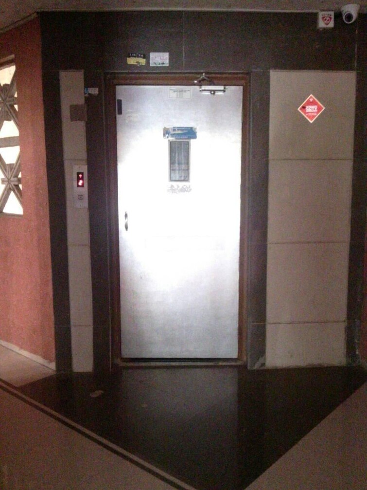 Agarwal And Doshi Complex Lift Lobby Image