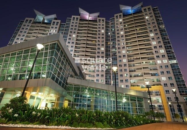 Amanora Gateway Towers