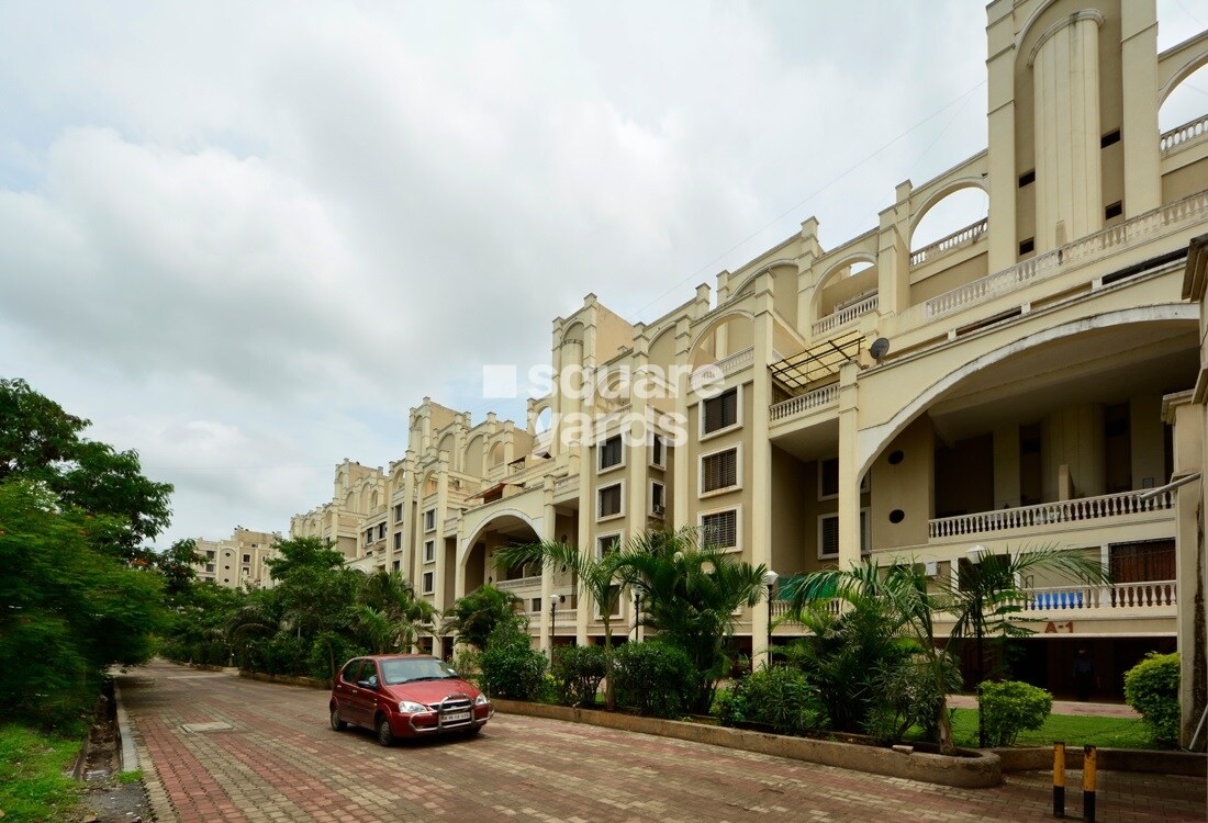 Camelot Society Amenities-Features