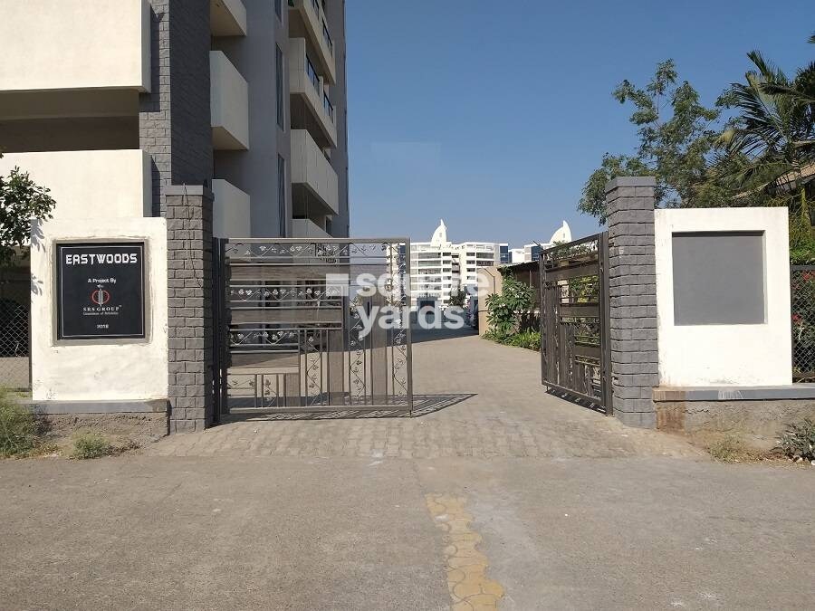 Eastwoods Entrance View