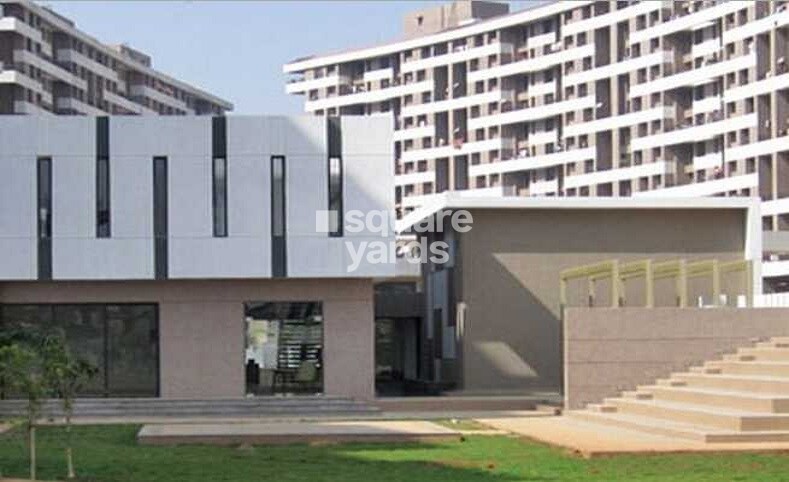 Kalpataru Estate Phase 2 Building 4 Society Amenities-Features