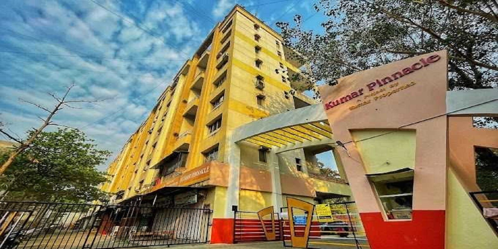 Kumar Pinnacle residential project in Tadiwala Road