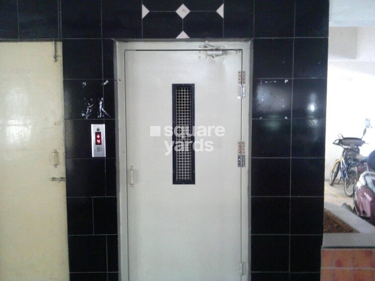 Kunal Icon Lift Lobby Image