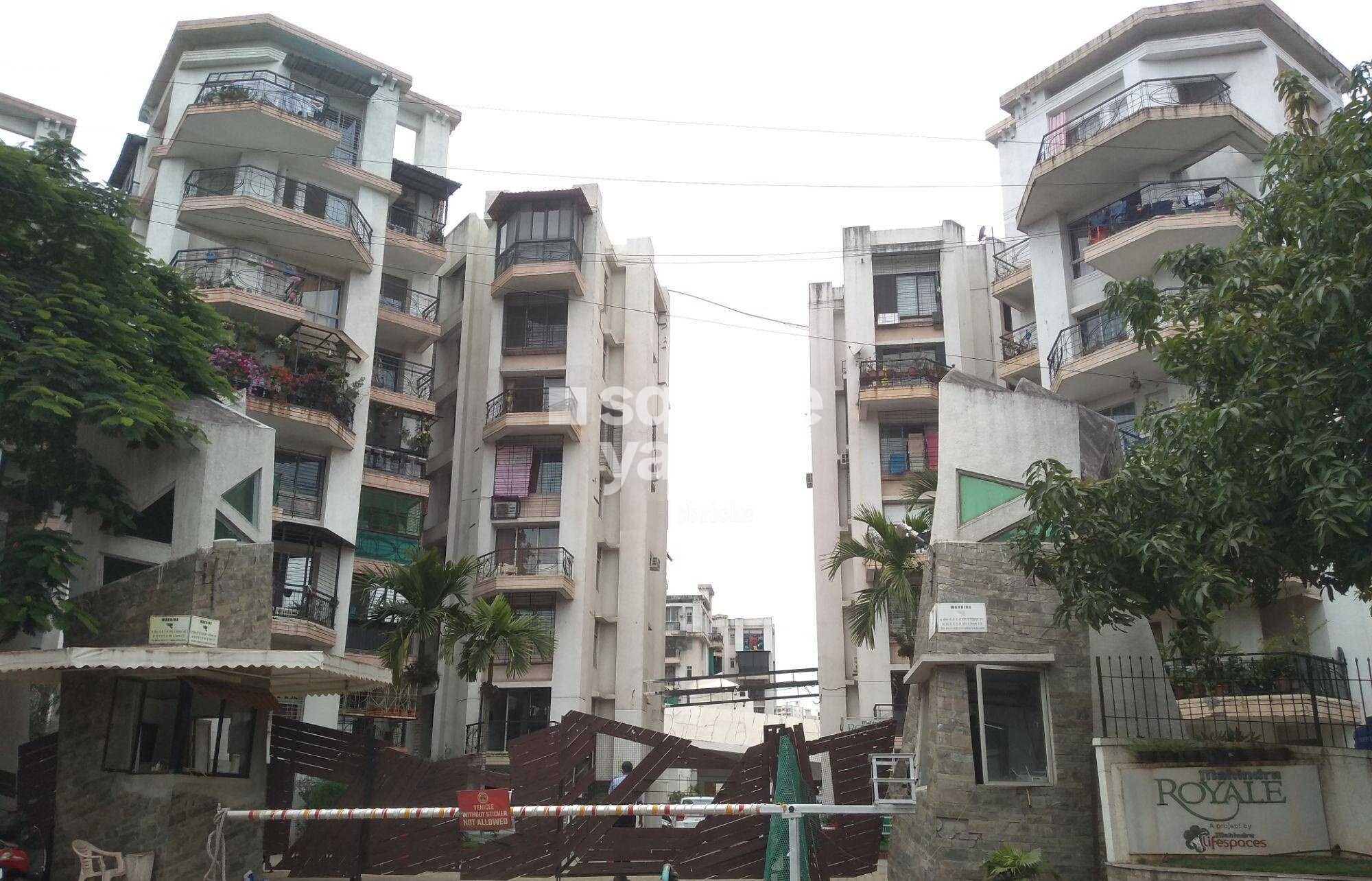 Mahindra Royale Entrance View