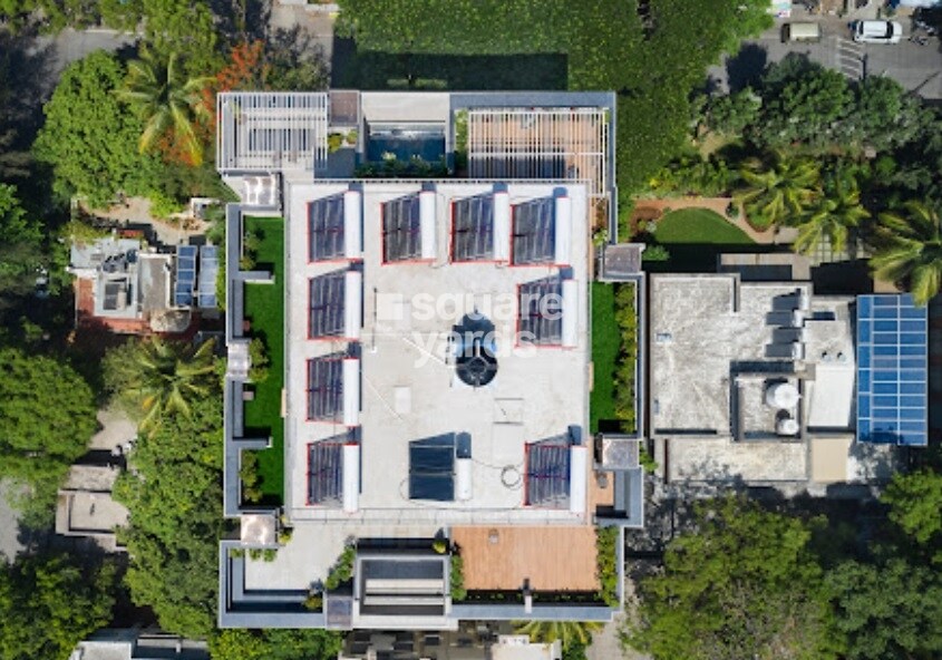 Ravetkar-Anushree_a large building with a lot of windows