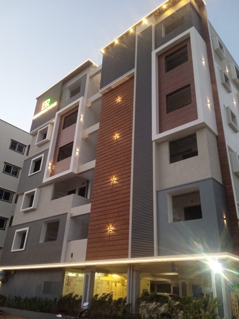 BR SR Paradise Apartment Exteriors