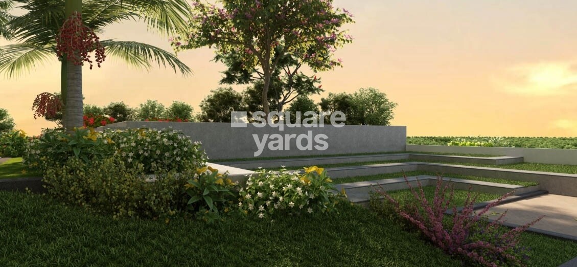 Iconica Capitol and The Crown