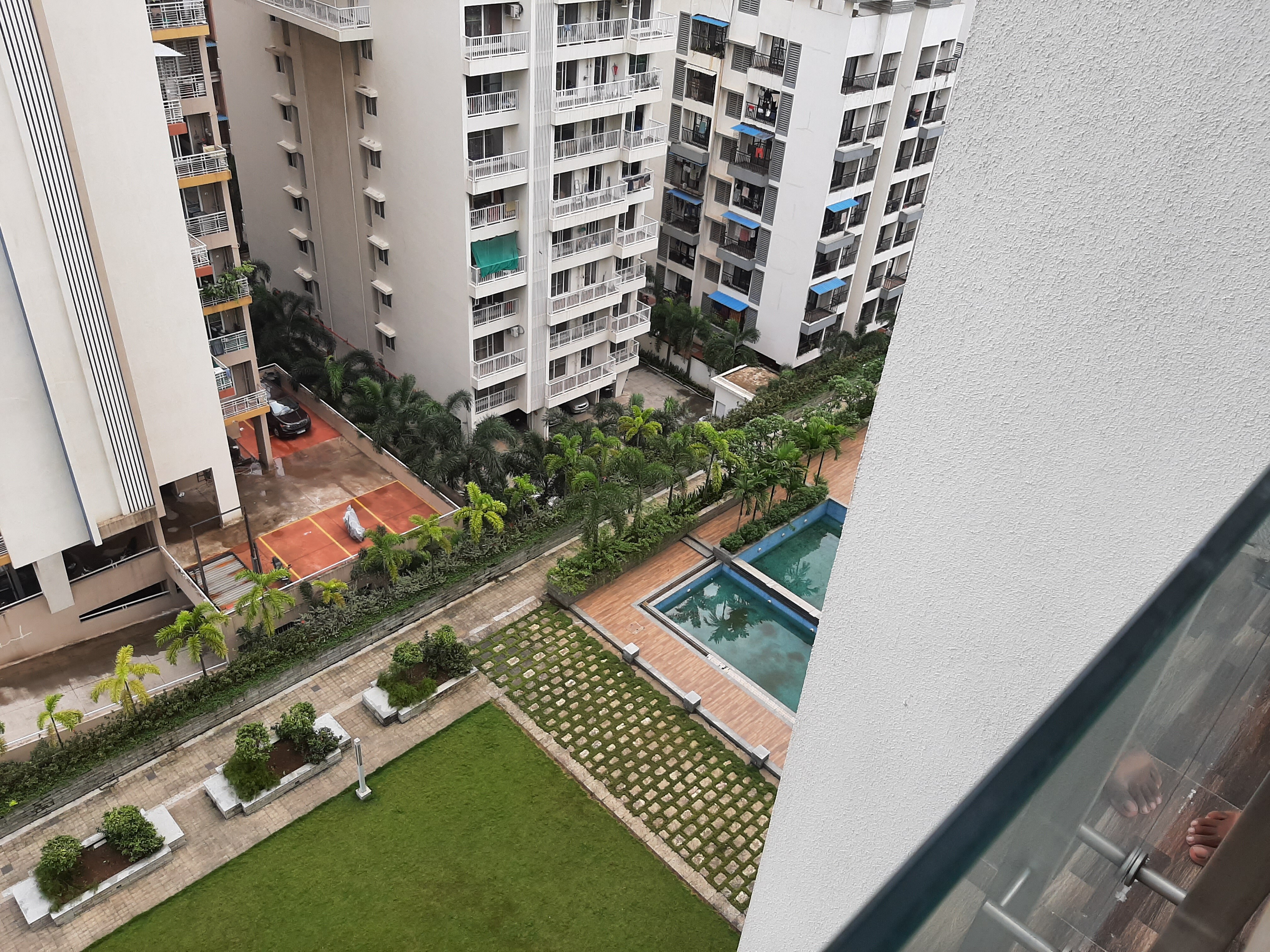 Shagun White Woods review image