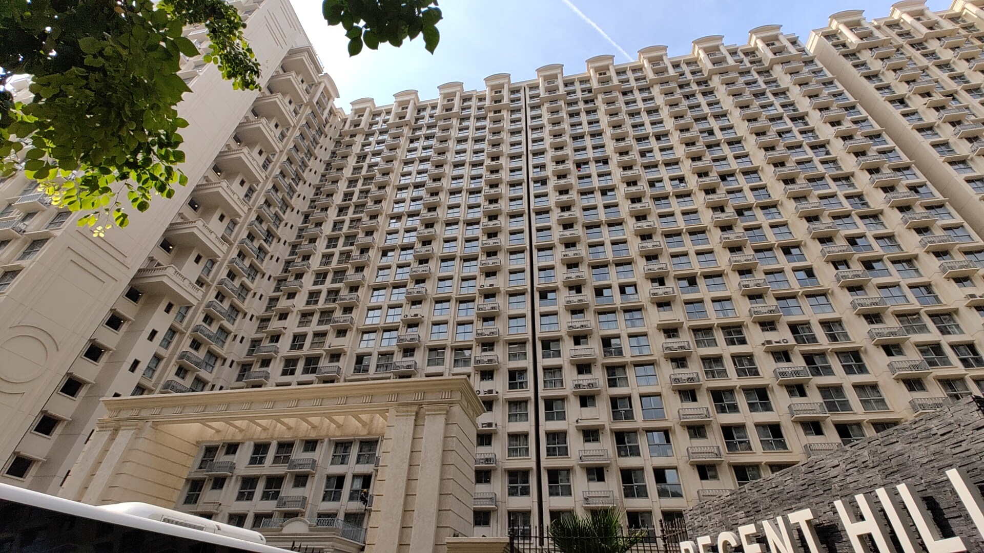 Hiranandani Regent Hill review image