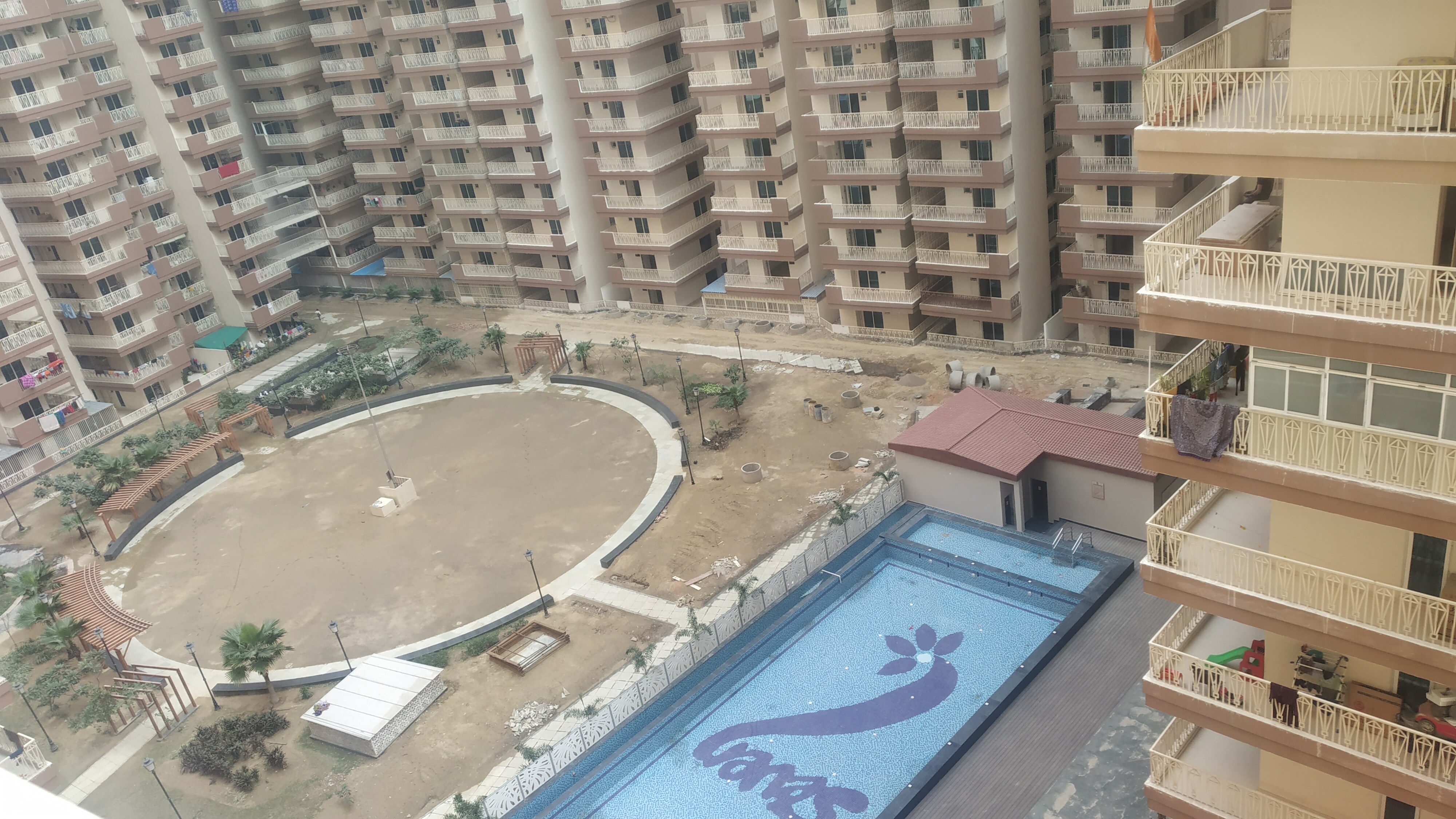 Gaur City 7th Avenue review image
