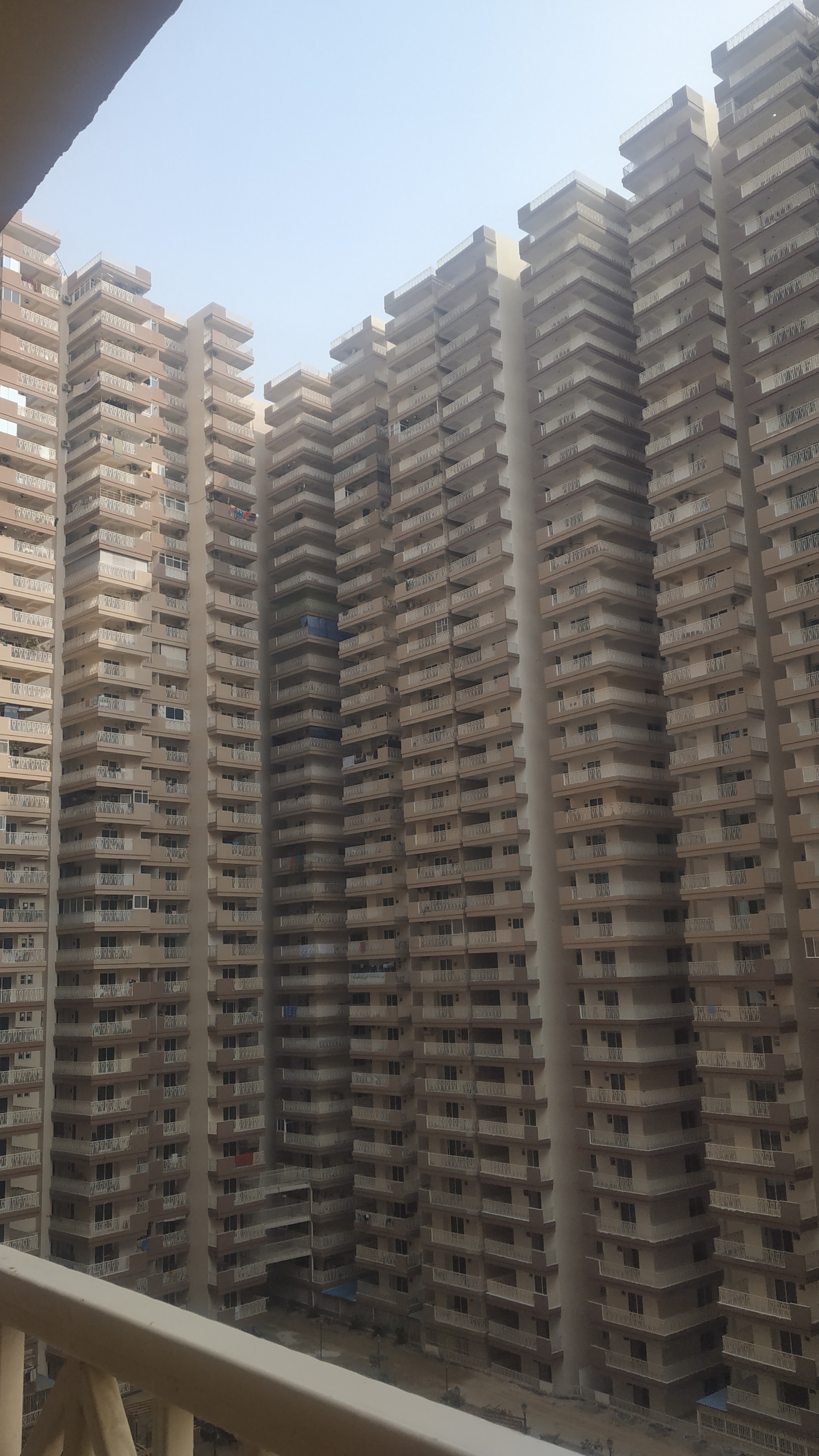 Gaur City 7th Avenue review image