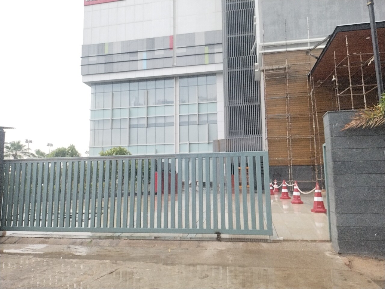Gaur City Mall review image