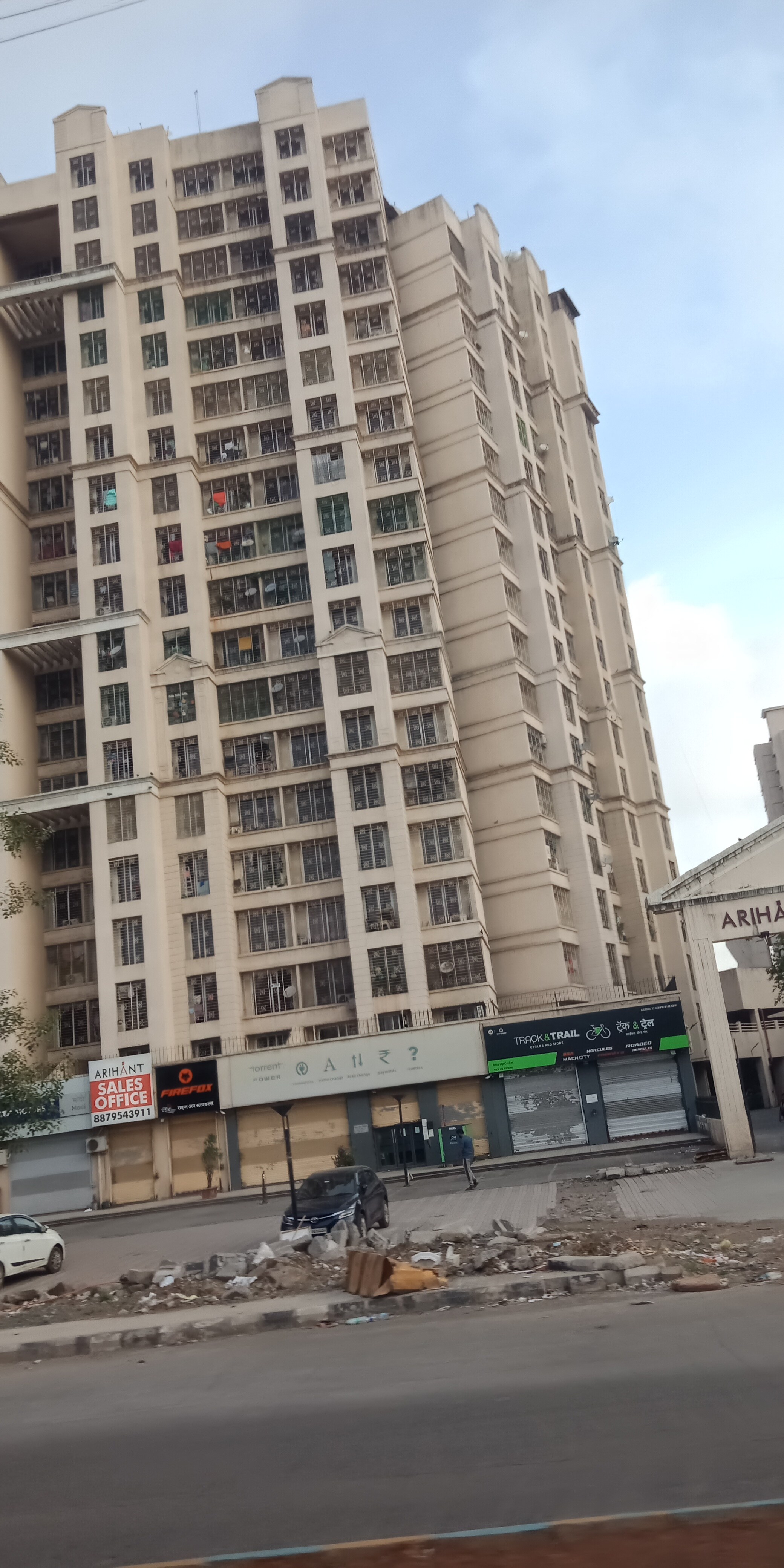 Kalyan East review image