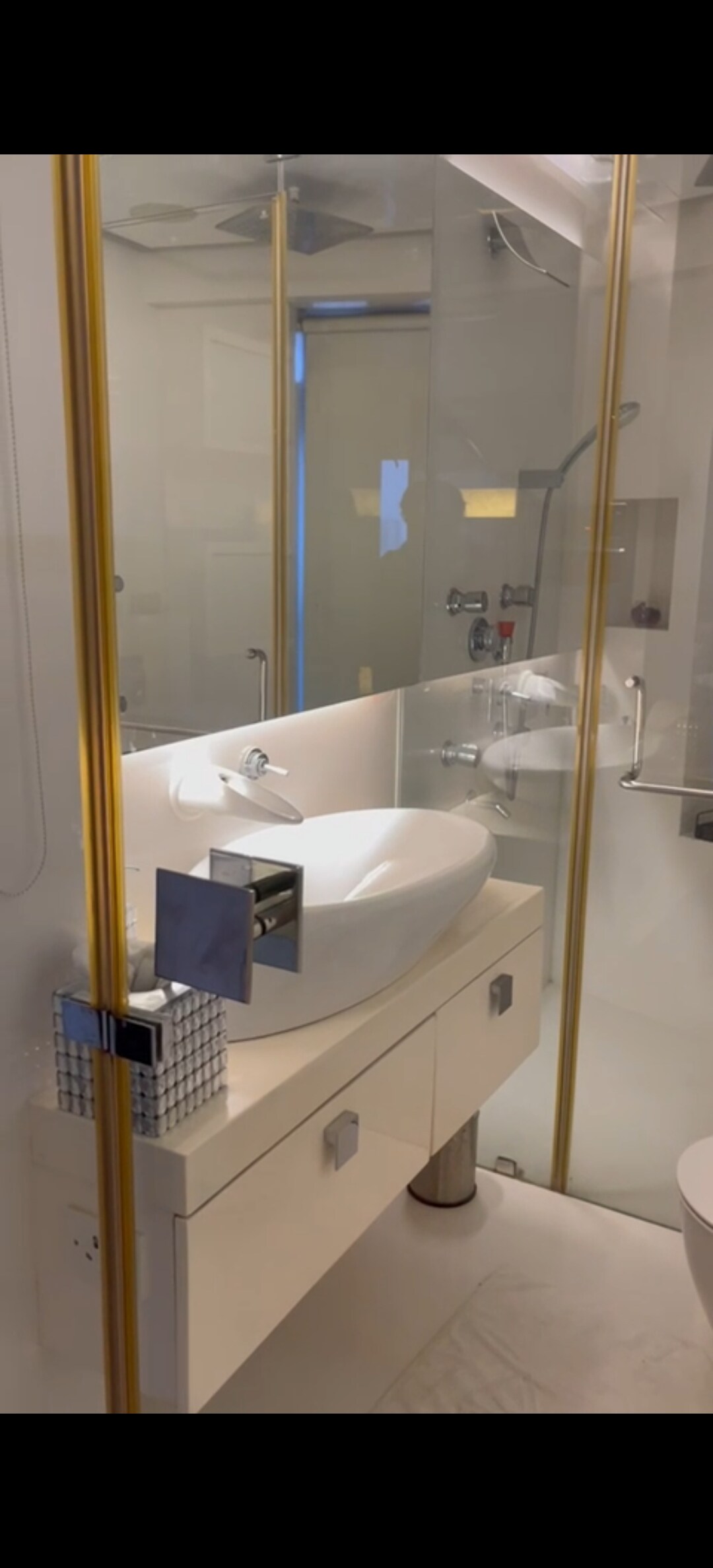 Ivanhoe Apartment review image