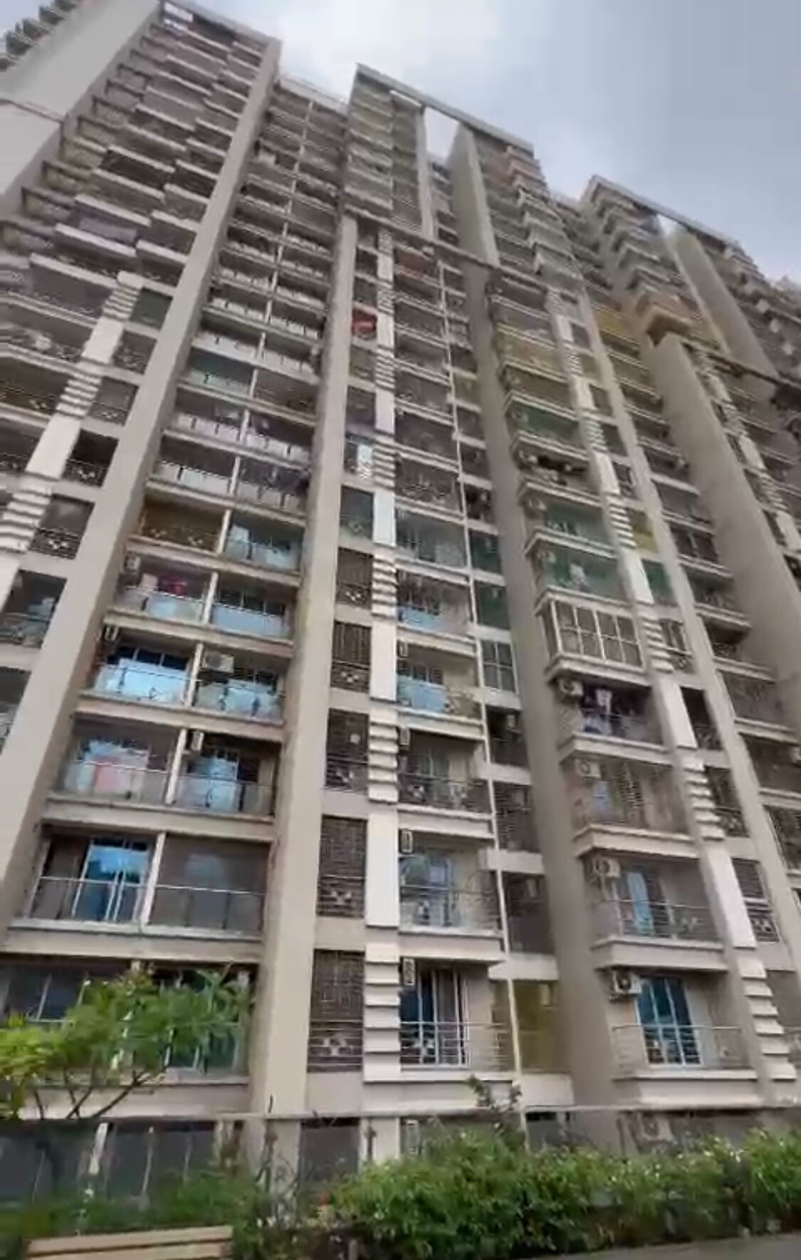 Akruti Hubtown review image